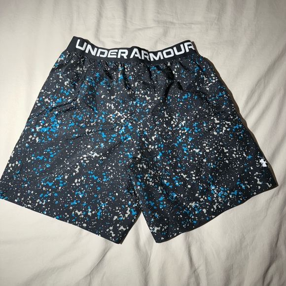 Under armour men’s shorts paint splatter color size Large - Picture 3 of 3